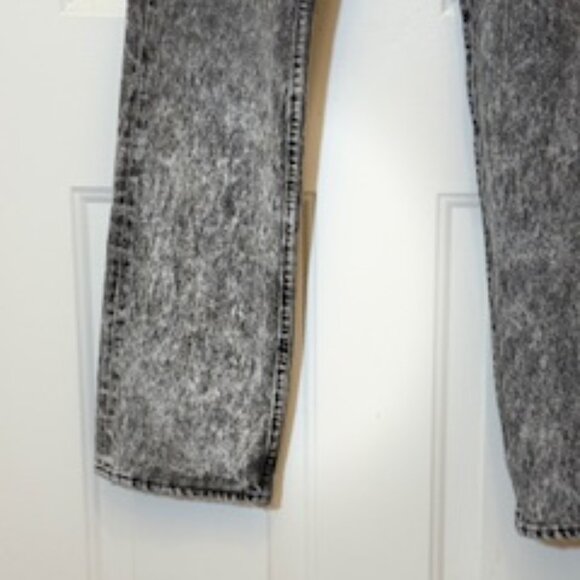 1980s Levi's 501 Button-Fly Straight-Leg Black Acid Wash Jeans Sz 30x36 Uni-Sex - Picture 7 of 15